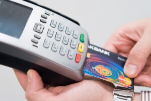 浮気の証拠をクレジットカードで見つける方法は？