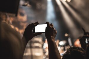 浮気の証拠を写真で撮る方法とは？