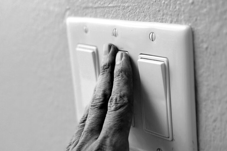 探偵に依頼する浮気調査の料金はどれくらいか？